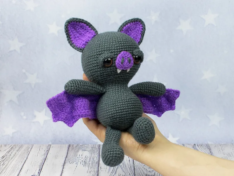 Dreamy-Bat-Amigurumi-Free-crochet-Halloween-Pattern