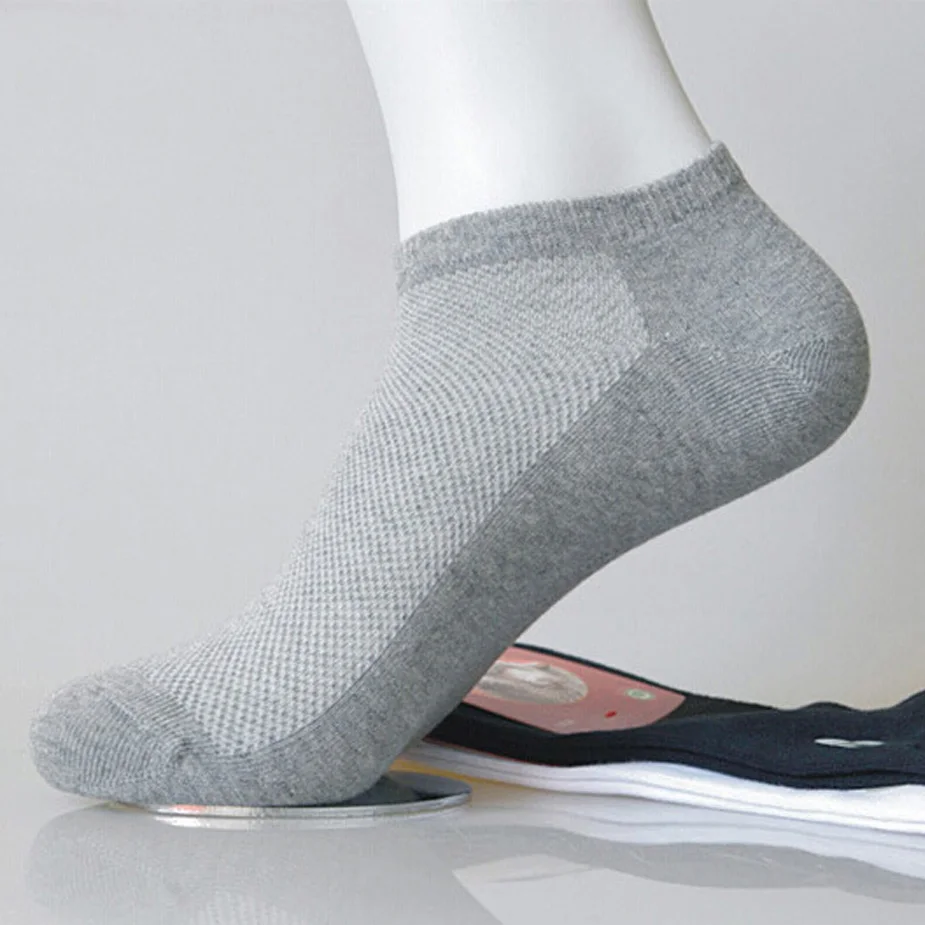 

La MaxPa 1Pair Men Socks Brand Quality Polyester Casual 3 Pure Colors Breathable Calcetines Mesh Short Boat Socks For Men k217