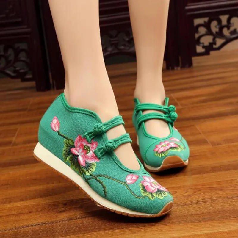 

New Lotus Embroidered Women Casual Canvas Flat Platforms Retro Ladies Comfort Denim Cotton Embroidery Sneakers Shoes