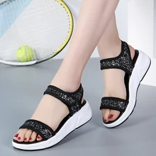 Женские спортивные сандалии; шикарная пляжная обувь с открытым носком; прогулочная обувь; Новинка года; сезон лето; Легкие женские босоножки на платформе