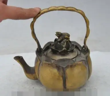 

S3685 5"marked Chinese fengshui Bronze frog lotus statue yellow Wine Tea Pot Flagon