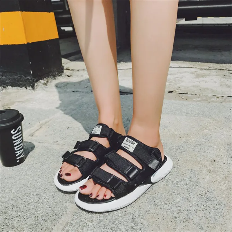 2018 المرأة سميكة أسفل لينة الصنادل هوك و حلقة الأزياء عارضة النعال شيك أحذية