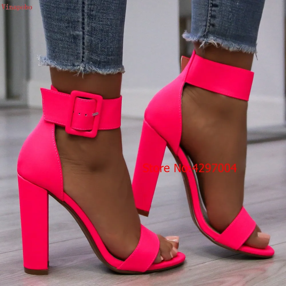 sandaly-na-slupku-neon-fushia-adelia-
