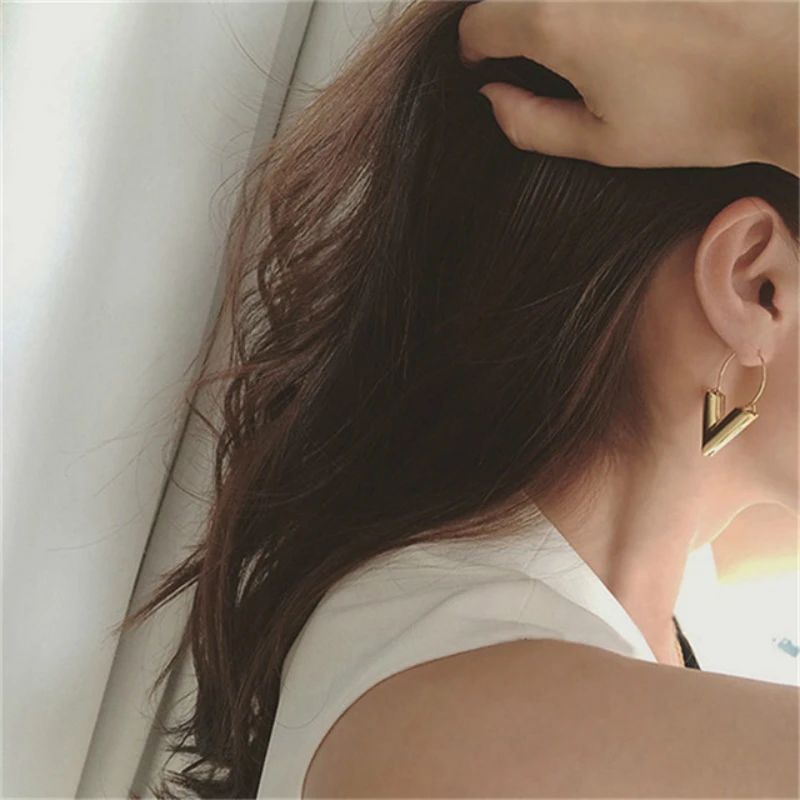

2018 Hot Sale new fashion trend earrings Brincos Oorbellen simple metal wind letter V shape earrings girl's gift wholesale