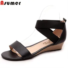 ASUMER/Большие размеры 34-42; Новинка года; женские босоножки из натуральной кожи; летняя повседневная обувь на танкетке и низком каблуке; модная женская обувь черного цвета