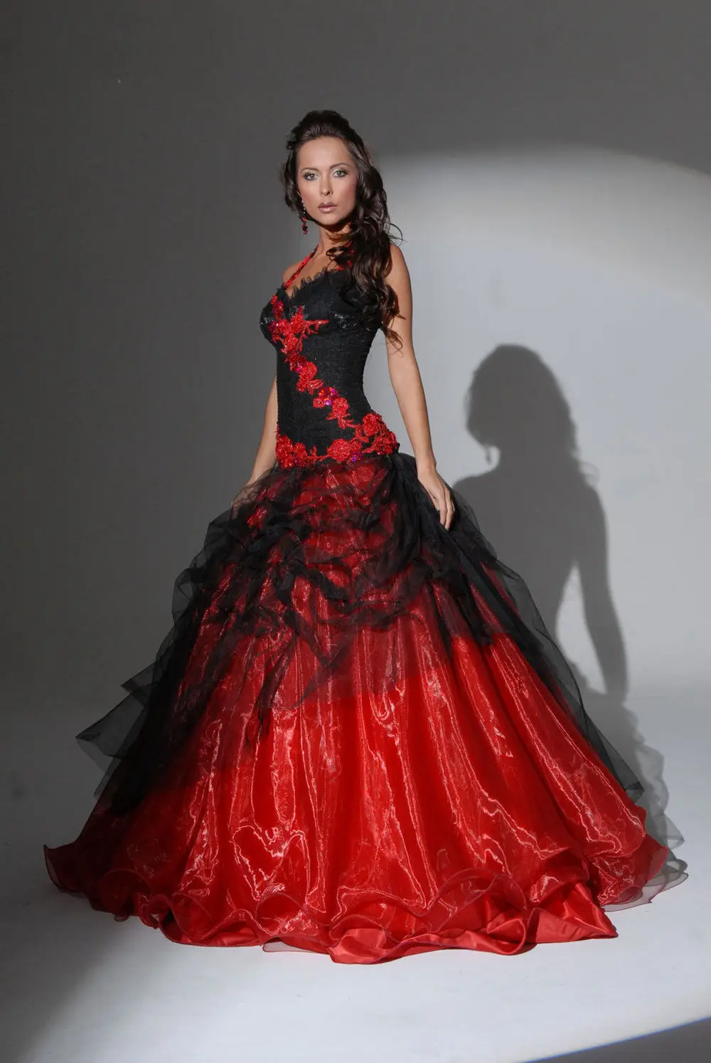 Бесплатная доставка, новинка, бальное платье с кружевной аппликацией, хит продаж, красивое красное, черное, цветочное свадебное платье на
