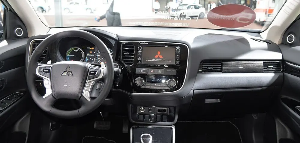 Mitsubishi Outlander 2016-i-s