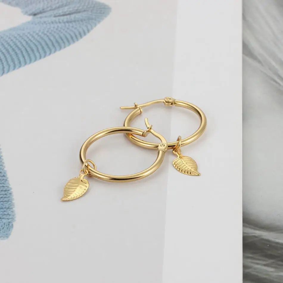 Маленькие золотые серьги-кольца для женщин, свисающие серьги из нержавеющей стали, модные ювелирные изделия, Бабочка, крест, бисер, лист, любовь, части