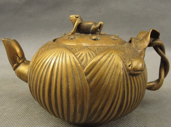 

xd 002732 Chinese Bronze Auspicious Jump Frog Lotus Leaf Statue Handle Wine Pot Teapot