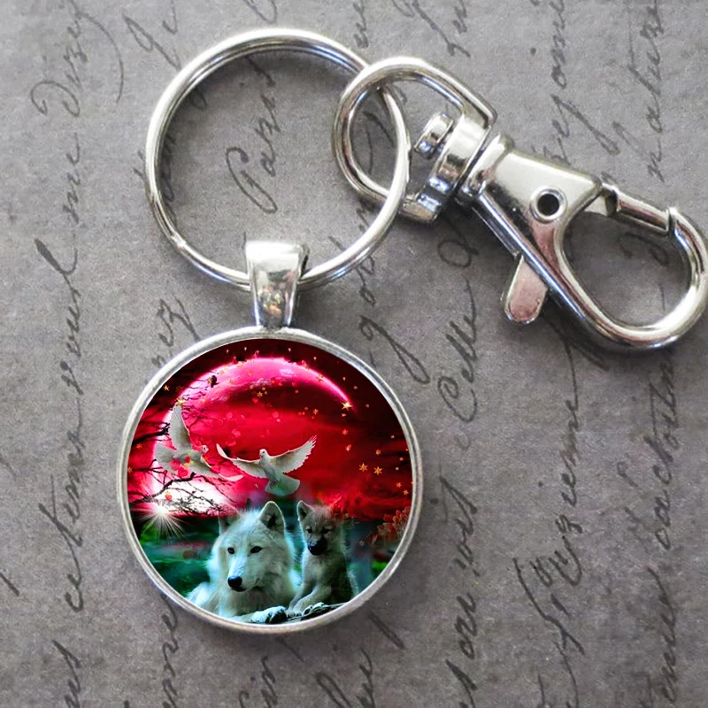 

Blood Moon and Wolf Key Ring Key Chain Buckle Glass Crystal Pendant Birthday Festival Anniversary Gift Jewelry Accessories