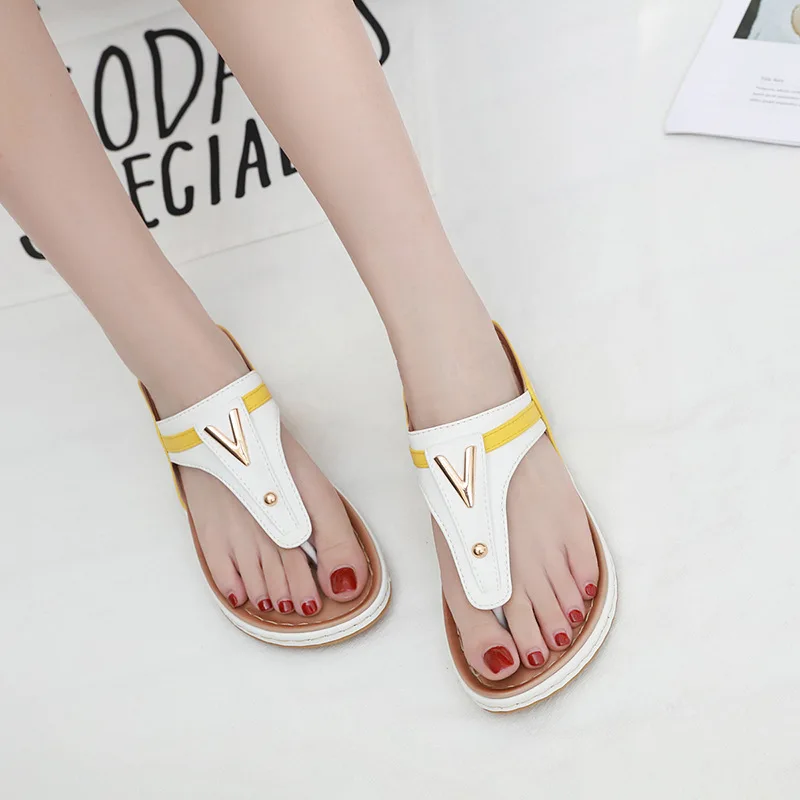 

Luxury brand new slippers cut out summer beach sandals Fashion women slides outdoor slippers indoor slip ons flip flops