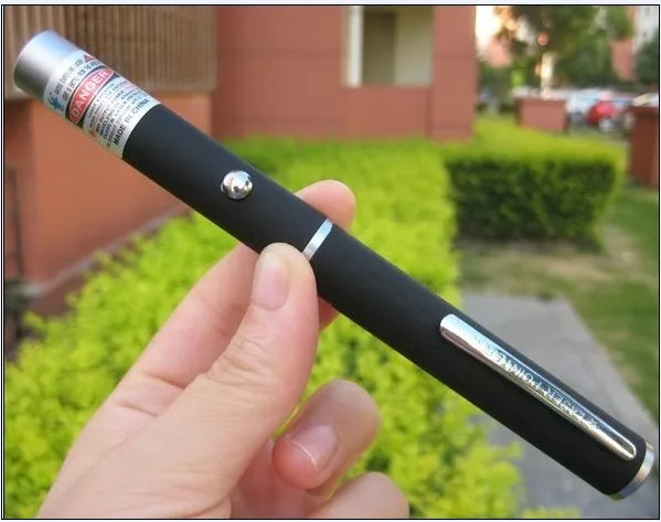 1 Pcs حار! 50 m جديد الأحمر ليزر قوي القلم الأخضر الأحمر الأزرق البنفسجي مؤشر ليزر 650nm مؤشر ليزر الجملة انخفاض الشحن 1 Pcs حار! 50 m جديد الأحمر ليزر قوي القلم الأخضر الأحمر الأزرق البنفسجي مؤشر ليزر 650nm مؤشر ليزر الجملة انخفاض الشحن