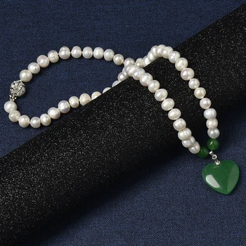 

8-9 mm Natural Pearl Necklace Pure white pearls with green round beads connected to a dark green heart-shaped 25*25*6 MM pendant