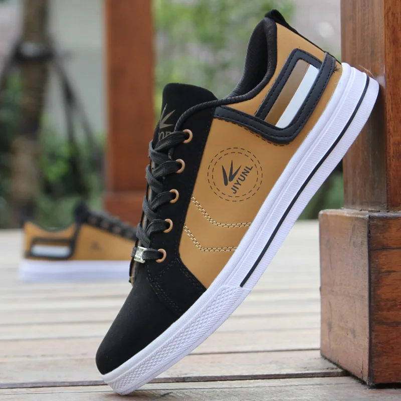 2019 Spring Men Shoes Fashion Casual Students White Black Board Shoes Men Breathable Flat Canvas Shoes Sneakers zapatos hombre