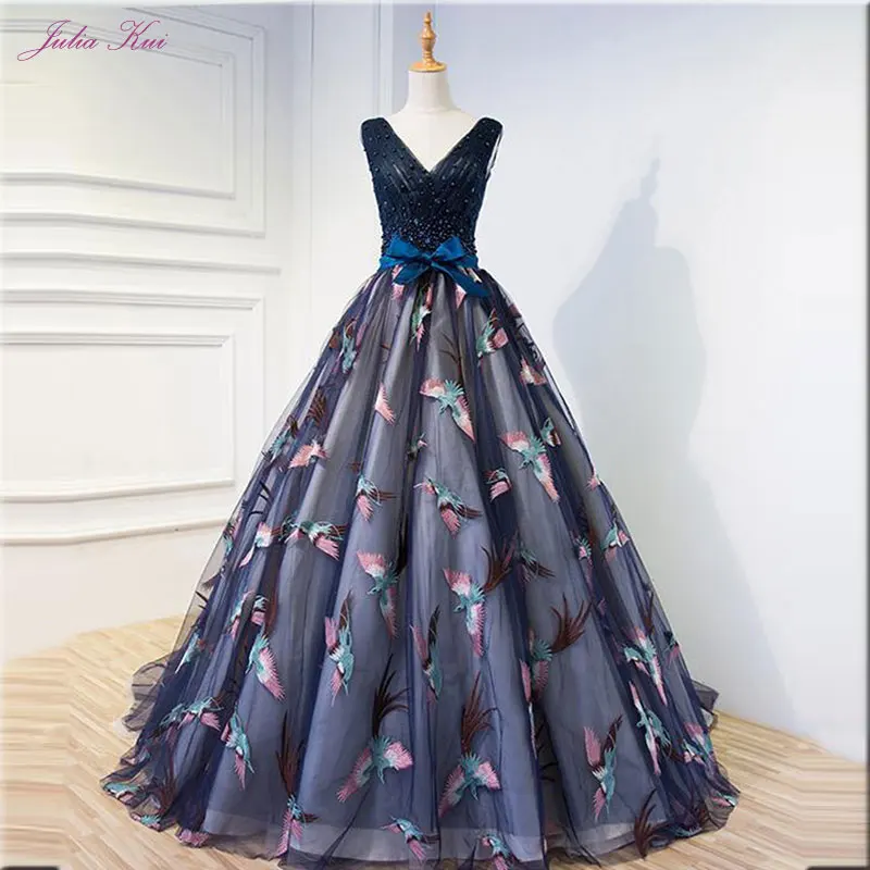 

Julia Kui Unique Lace V-Neck Ball Gown Quinceanera Dresses Beading Pearls Sleeveless Lace Up With Bow Elegant Formal Dresses