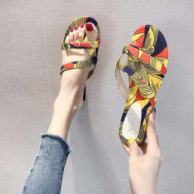 

2019 Summer Flips Flops Yellow Slides for Women Flat Mules Women Slippers Flowers Female Shoes Designer Slides Ladies Dames