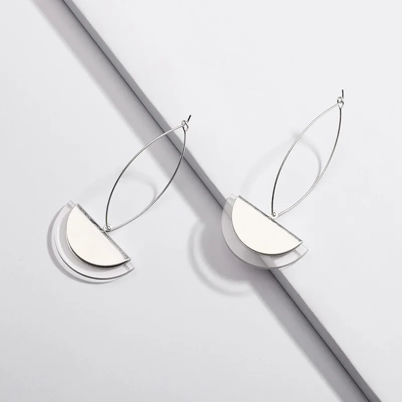 

LUNA CHIAO Fashion Fancy Popular Worn Silver Plating Semi Circle Transparent Acrylic Drop Earrings for Women