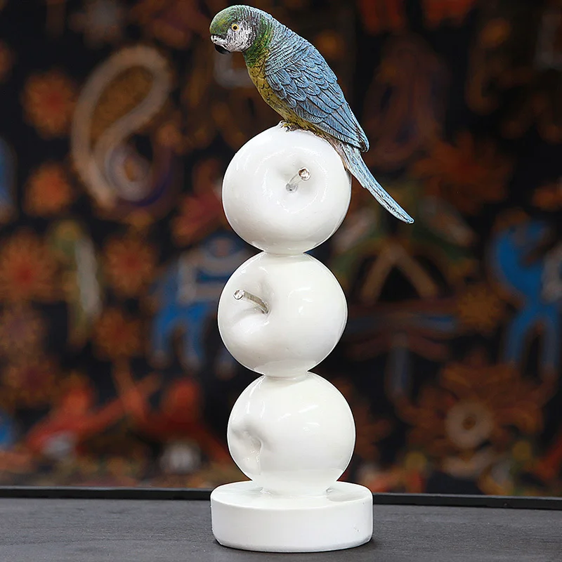macaw parrot statue
