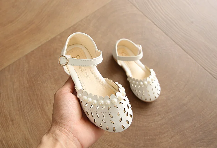 Новое поступление; Летние крутые сандалии для маленьких девочек; нескользящая обувь для малышей; детская обувь с цветочным принтом; обувь из искусственной кожи; размеры 21-36