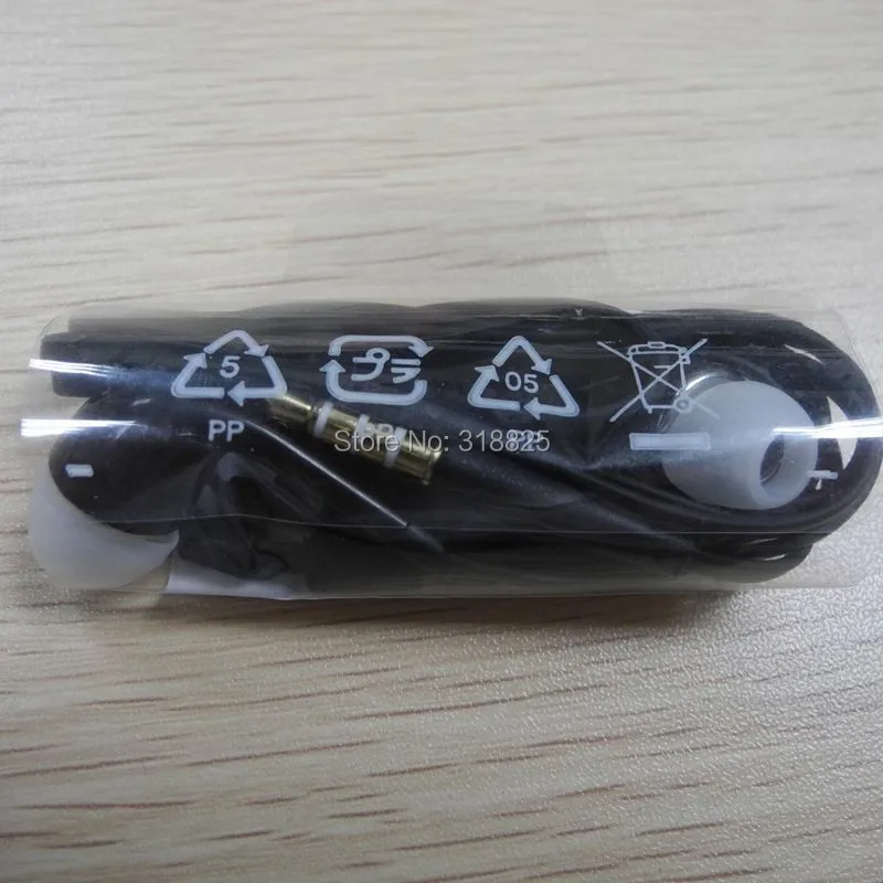 

New in-ear Earphone earbuds with Remote and Mic For Samsung Galaxy S5 S4 S3 Note 3 Note 2 S4 mini Ace Phones