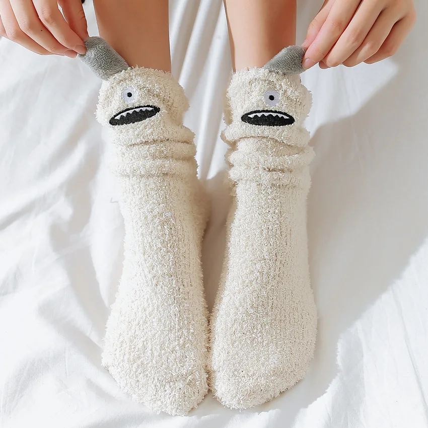 Зимние толстые коралловые флисовые забавные Женские носочки, милые носки для сна с вышитым рисунком маленького монстра домашние носки с ушками