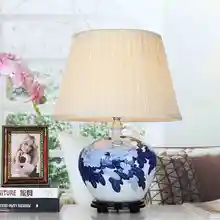 Цзиндэчжэнь Винтажный стиль Фарфоровые керамические настольные лампы для прикроватной китайской синей и белой фарфоровой настольная лампа для гостиницы