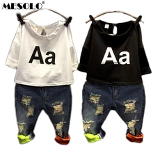 Комплект одежды для мальчиков и девочек, Детская осенняя модная футболка, джинсы, джинсовые комплекты с дырками, летняя одежда в европейском стиле, K1