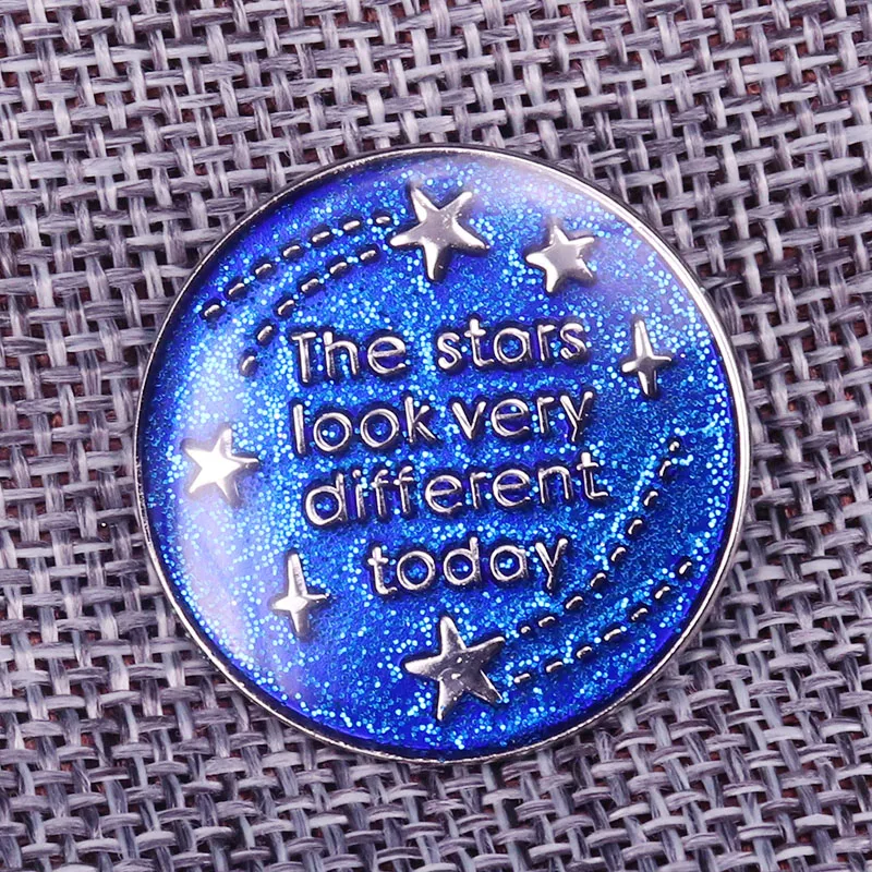 Броши Давид Боуи звезды выглядят очень разными сегодня булавка синие Серебряные Блестящие Блестки эмаль значок Эмаль Булавка