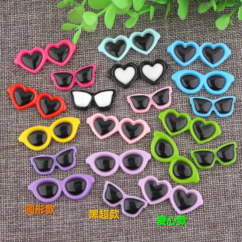

10pcs Mix Love round resin heart sun glasses sunglasses charms quicksand mobile phone shell DIY beauty hair jewelry accessories