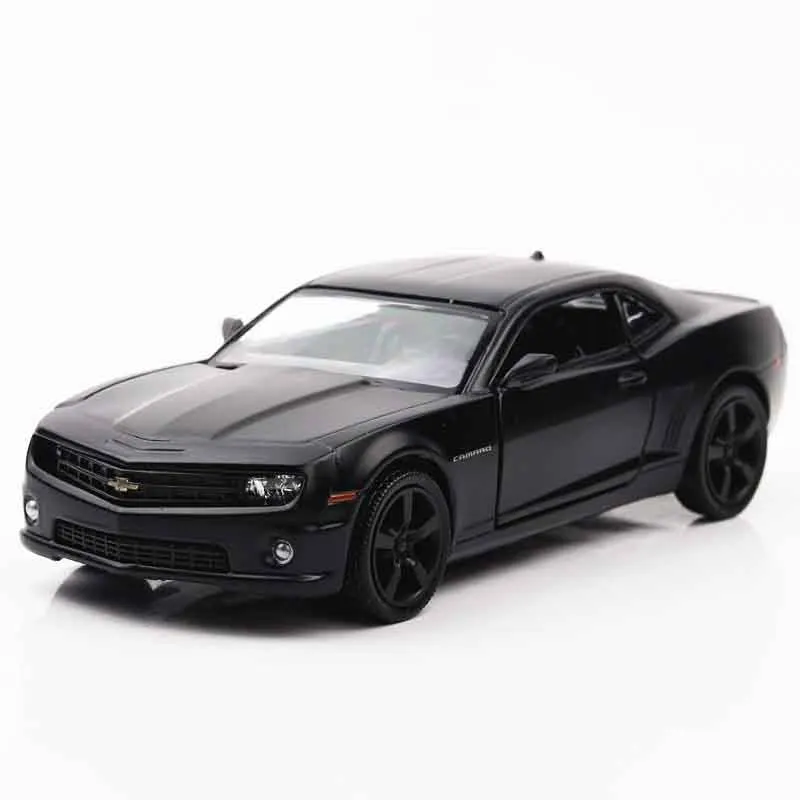 1:36 Масштаб Chevrolet Camaro автомобили из литого металла игрушки матовый черный оттягивать модель сплава автомобиля игрушки для детей