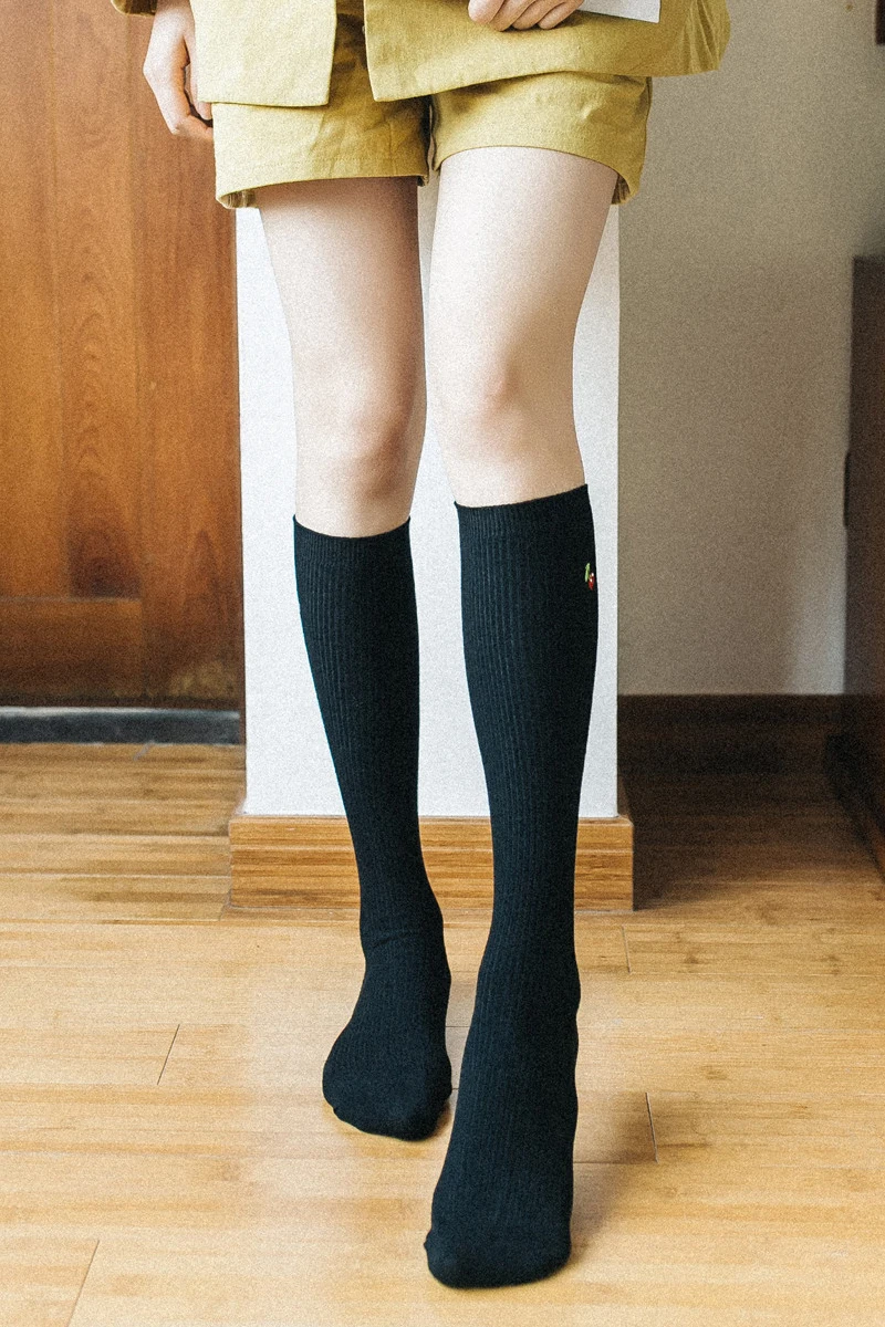 Японские хлопковые носки с вышивкой вишни для девочек, чулочно-носочные изделия для школьниц, носки до голени, носки до колен, XWZ-CT15