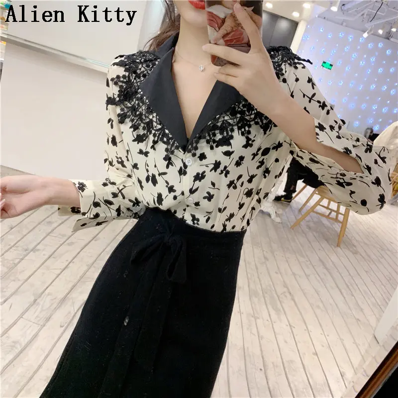 

Alien Kitty Print Vintage V-Neck Loose Lace Elegant Female Spring Sweet Simple Long Sleeves Fresh Free Casual Shirt 3 Colors