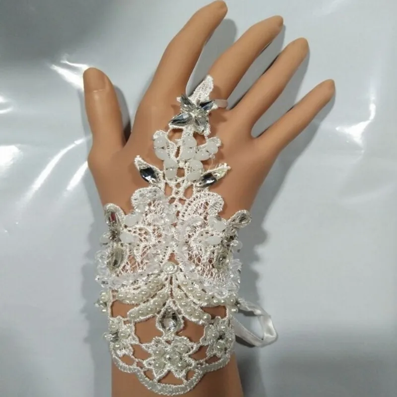 Роскошные Короткие Свадебные перчатки бусы со стразами жемчуг кружева женские свадебные Короткие перчатки без пальцев Свадебные аксессуары