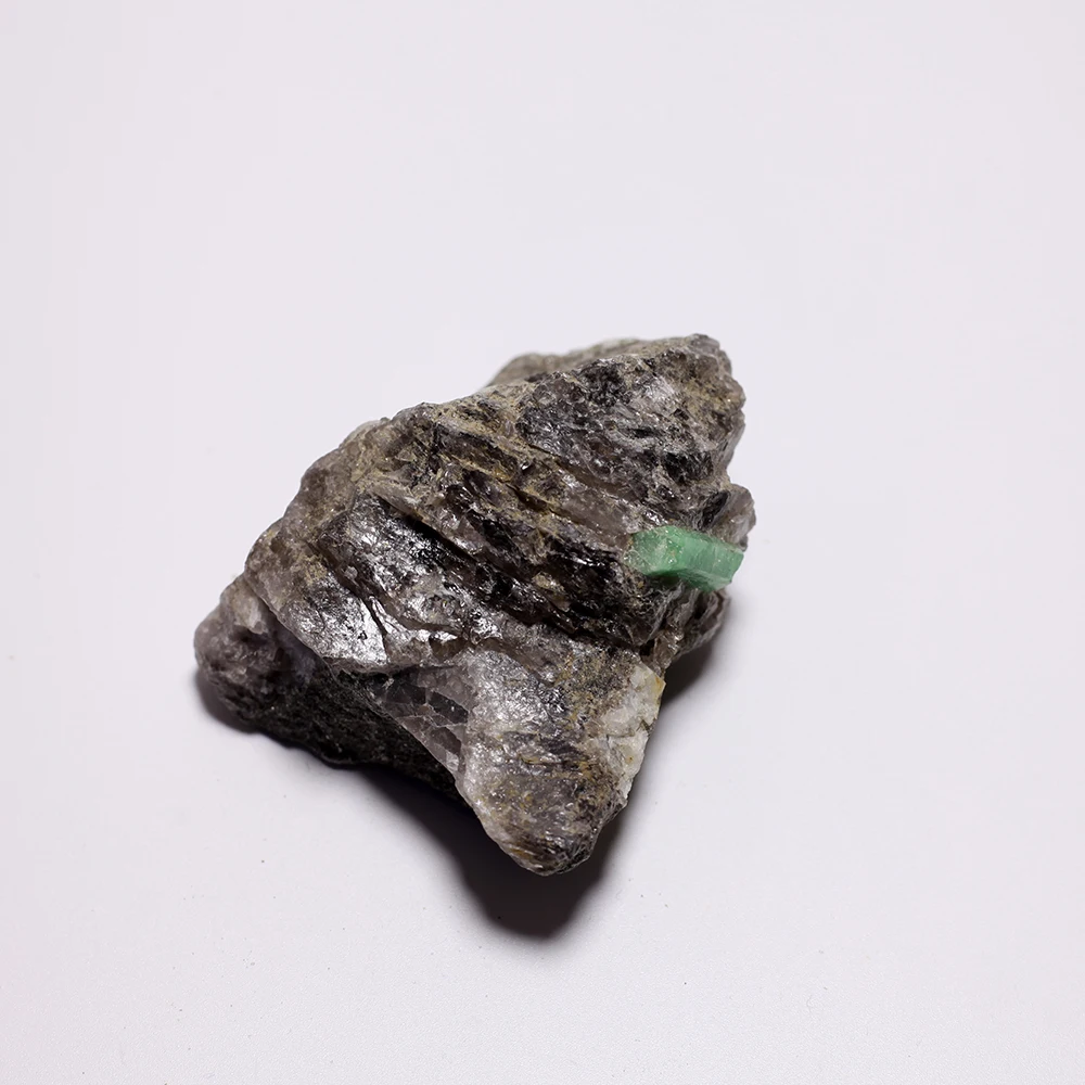 148,7 г натуральные камни и минералы Камень Изумруд зеленый симбиоз с Кристал кварца, натуральный камень образец руды коллекция