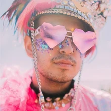 Женские солнцезащитные очки карамельного цвета в форме сердца,, модная брендовая металлическая оправа, прозрачные линзы, красные солнцезащитные очки для девушек, UV400, очки