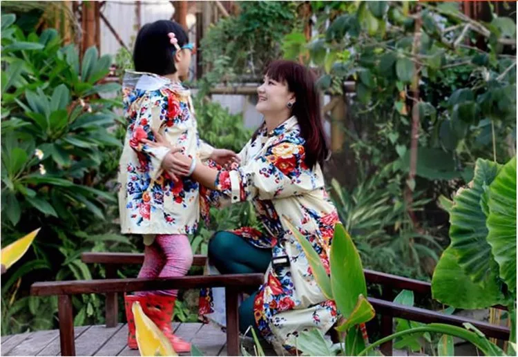 South Korea Big Flower Adults fashion Girls Raincoat Women