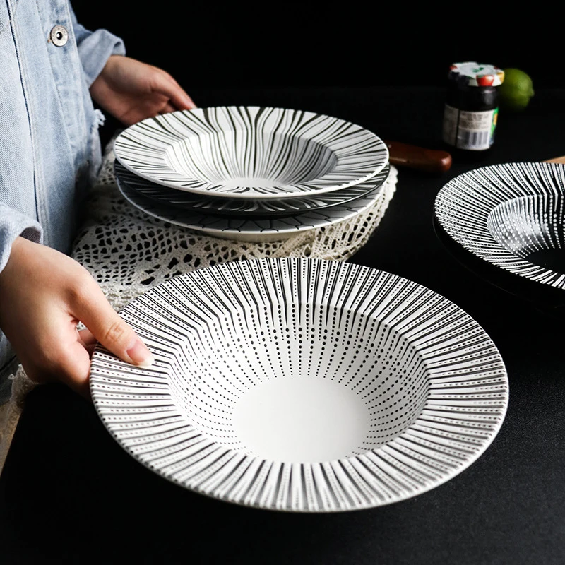 

Ceramic Plate Deep Tray Rice Dish Western Salad Bowl Pastal Dish Food Tableware Creative Black And White Straw Hat Plate 1pcs