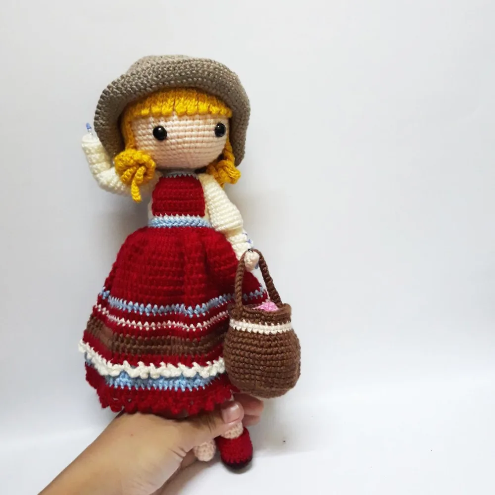 Вязаные игрушки амигуруми погремушка Модная Кукла девочка номер SQ009