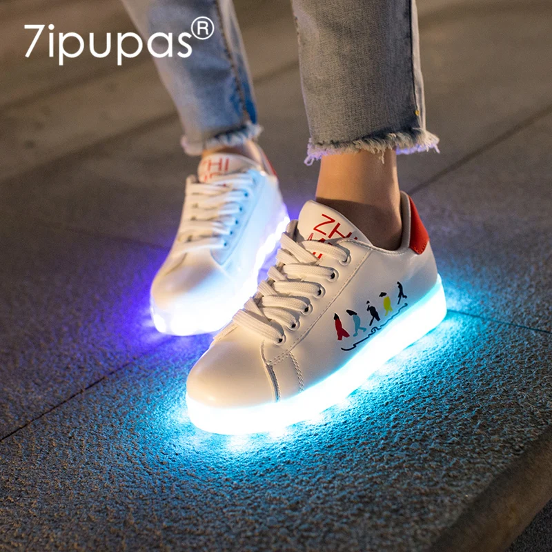 

7ipupas 2018 New Five people walk kids Luminous sneakers Trend Graffiti Illumination Led Shoes Glowing sneakers for boys gilrs