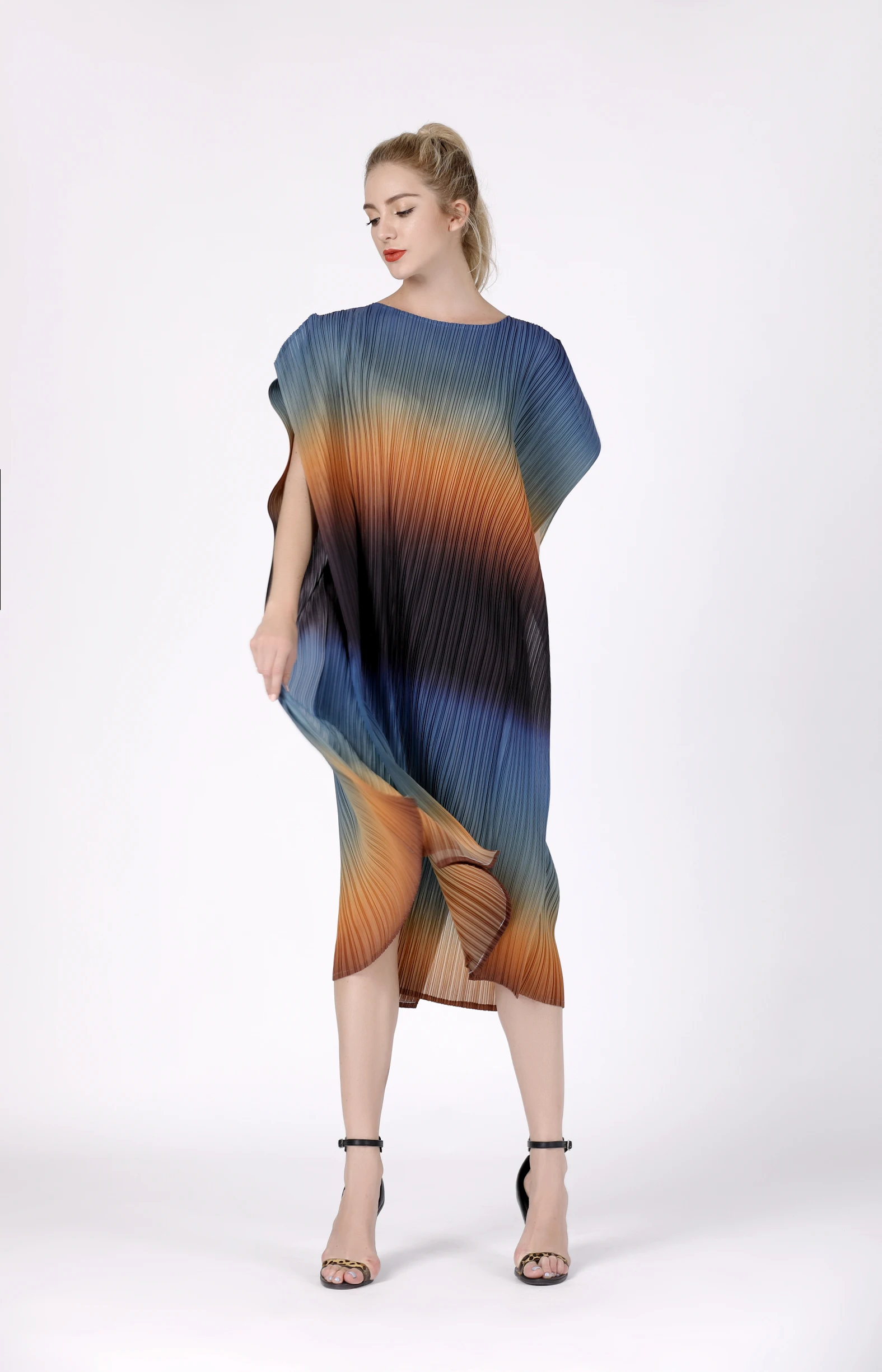 Новинка Miyake нерегулярные градиентные цвета свободные большие размеры плиссированные тонкие европейский стиль платье