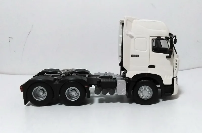 Коллекционная литая игрушка модель 1:36 грузовика из сплава SinoTruk HOWO T7H трактор Trailor
