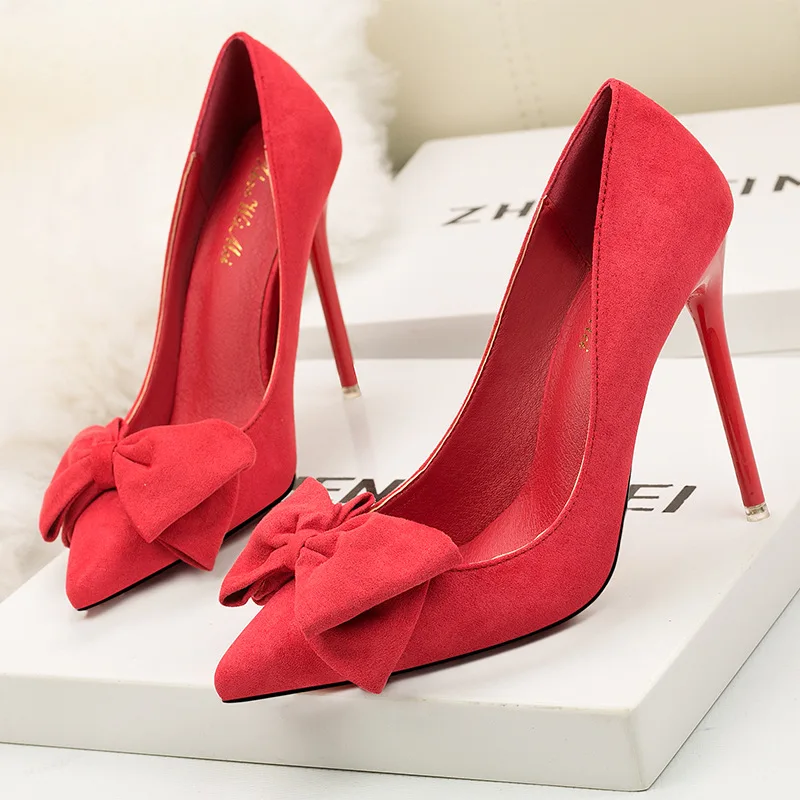 Новинка года; весенние женские туфли на высоком каблуке; Замшевые женские туфли-лодочки; модные классические туфли-лодочки; женские туфли на каблуке с острым носком и бантом; большой размер 41 - Цвет: Красный