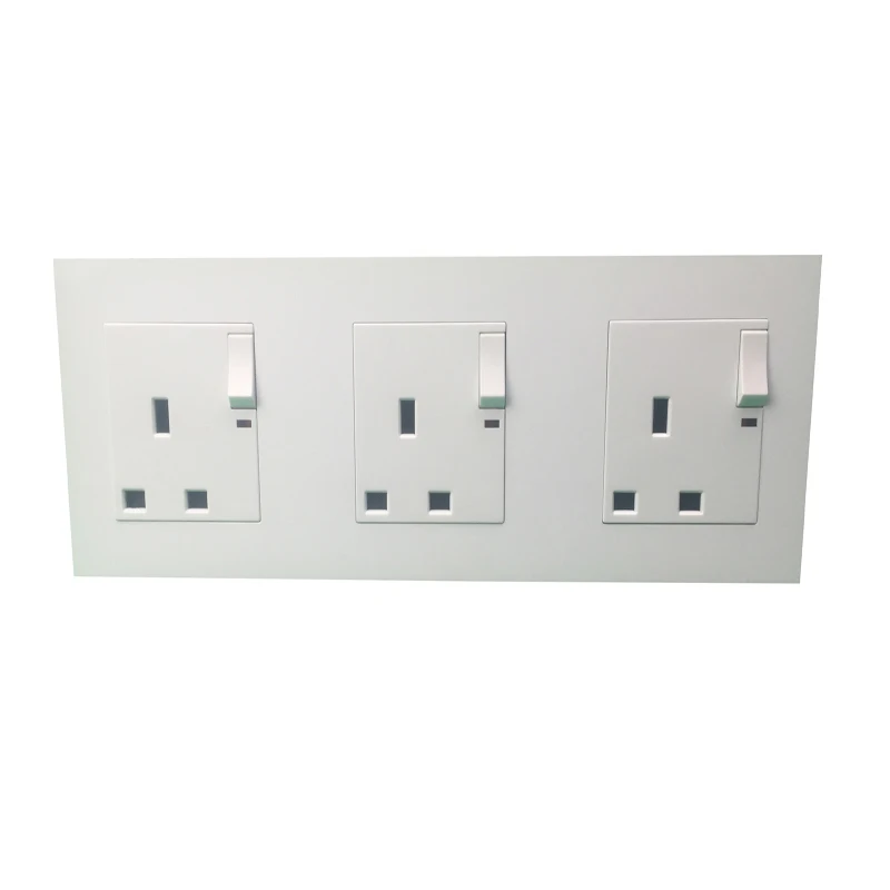 

UK Standard 3 Gang Power Socket, United Kingdom Wall Socket,250V 13A Socket