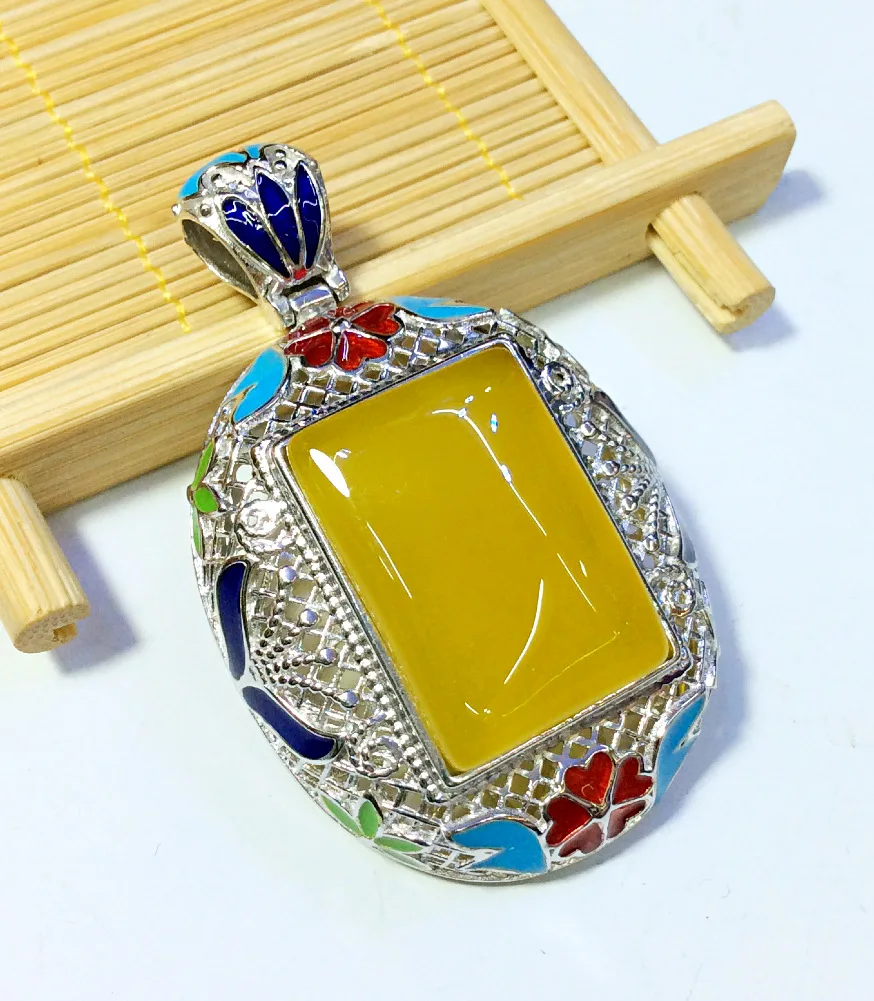 

S925 silver inlaid natural beeswax color Sterling Silver Pendant retro pulp Cloisonne filigree decoration