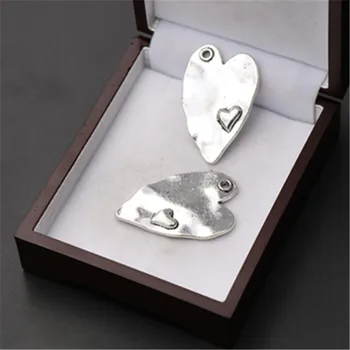

WKOUD 4pcs Silver Color Metal peach Hearts Glamour Alloy Pendants Necklace Bracelet DIY Jewelry Handmade Findings A1021