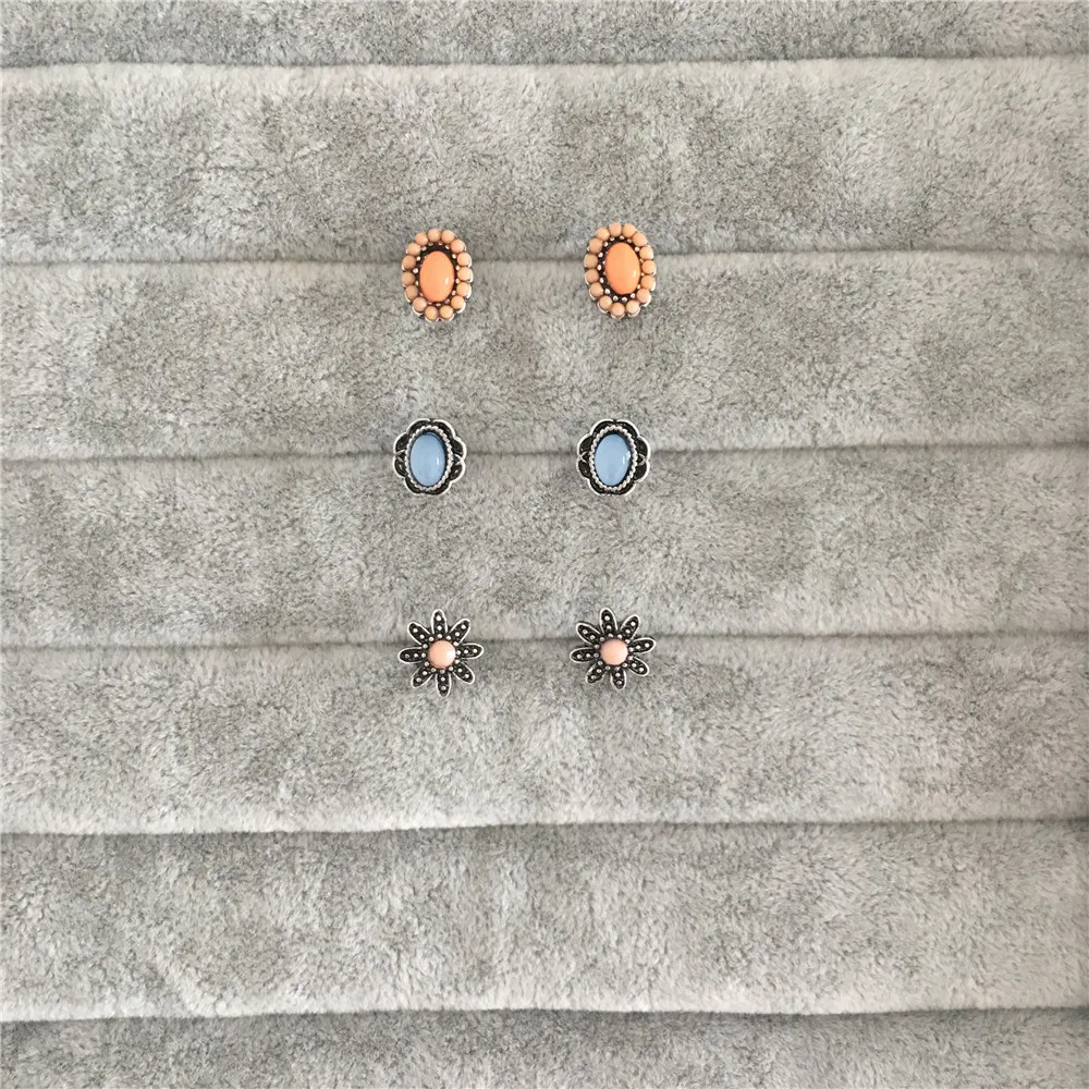 

CLASSIC BURNISHED SILVER FLOWER OVAL TRIO STUD EARRING SET
