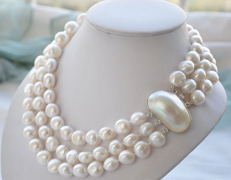 

A 3ROW 11mm BAROQUE WHITE FRESHWATER PEARL NECKLACE MABE