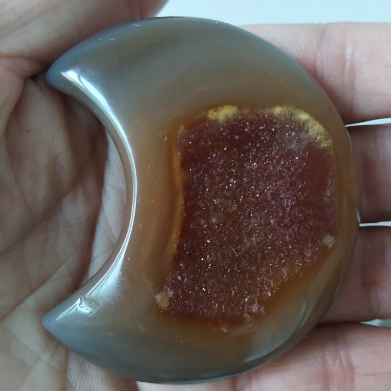 A Natural stones and crystals cristal tThe shape of the moon agate crystal cluster home decor palm stone very beautifulThe