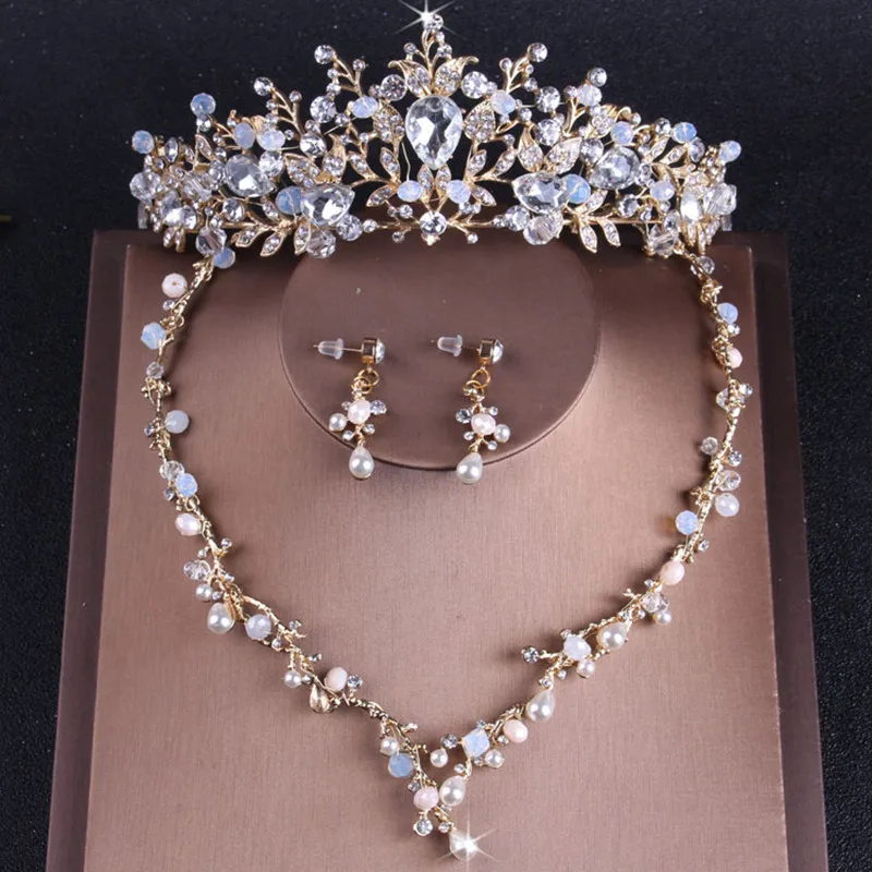 

Gold Hair Tiaras Party Wedding Crowns Set Necklace Earrings 2018 Sparkling Pearls Crystal Headbands Flowers Bridal Accessories