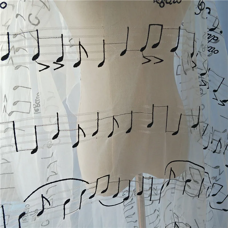 Кружевная ткань цвета слоновой кости с вышивкой музыкальных нот марлевая